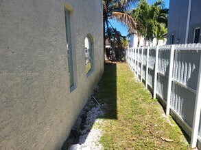 15843 SW 139th St in Miami, FL - Building Photo - Building Photo