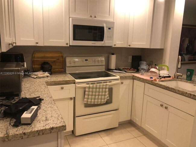 5188 S University Dr in Davie, FL - Building Photo - Building Photo