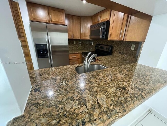 2075 SW 122nd Ave, Unit 405 in Miami, FL - Building Photo - Building Photo