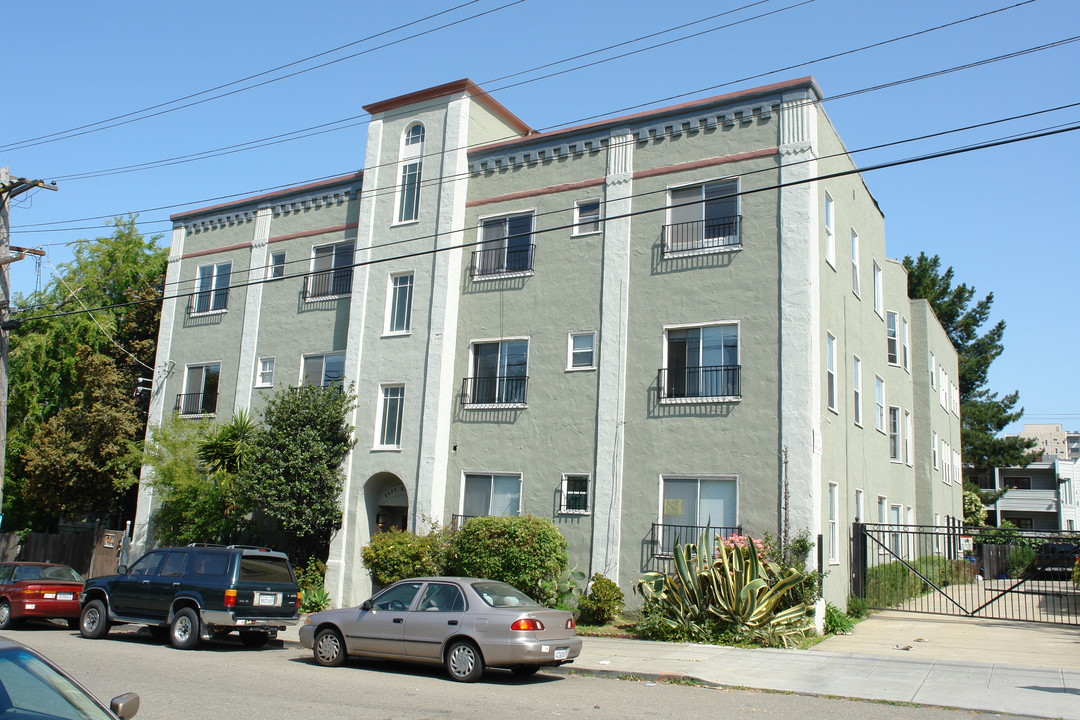 Blake Telegraph Apartments in Berkeley, CA - Building Photo