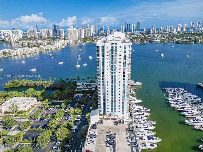 17301 Biscayne Blvd, Unit 902 in Aventura, FL - Building Photo - Building Photo