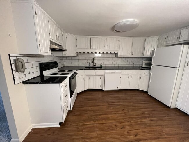 The Edgewater - 55+ Community in Canton, OH - Building Photo - Building Photo