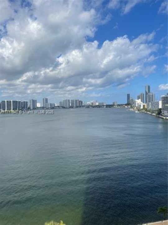 251 174th St, Unit 904 in Sunny Isles Beach, FL - Building Photo