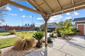 1283 9th St in Lincoln, CA - Building Photo - Building Photo