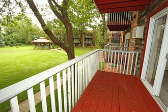 Woodside Village in Rockwood, MI - Foto de edificio - Building Photo