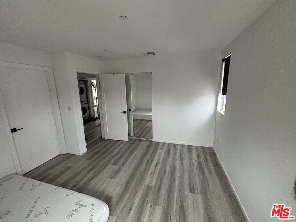 1224 1/2 Alexandria Ave in Los Angeles, CA - Building Photo