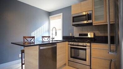 143 Sutton St, Unit 2 in Providence, RI - Building Photo - Building Photo