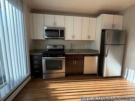 9 Bronsdon St in Boston, MA - Building Photo