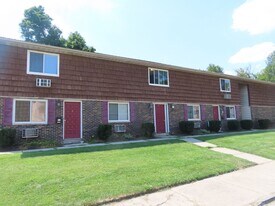 Rockhill Manor in Fort Wayne, IN - Building Photo