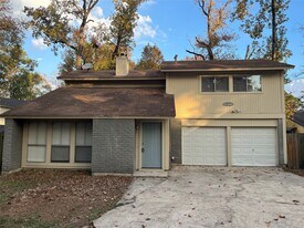 65 Yewleaf Rd in The Woodlands, TX - Building Photo