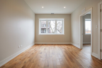 2308 W Foster Ave in Chicago, IL - Foto de edificio - Building Photo
