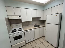 4990 McGeer St in Vancouver, BC - Building Photo