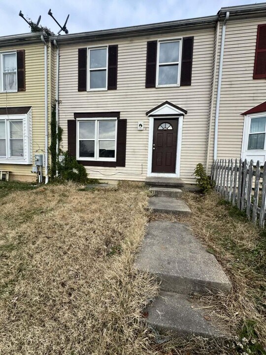 4 Bykes Ct in Baltimore, MD - Building Photo