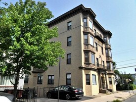 566 Beach St Apartments