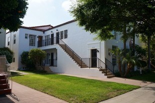 320 S Reeves Dr in Beverly Hills, CA - Building Photo