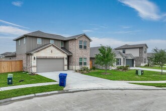 Central Park Square in Texas City, TX - Building Photo - Building Photo