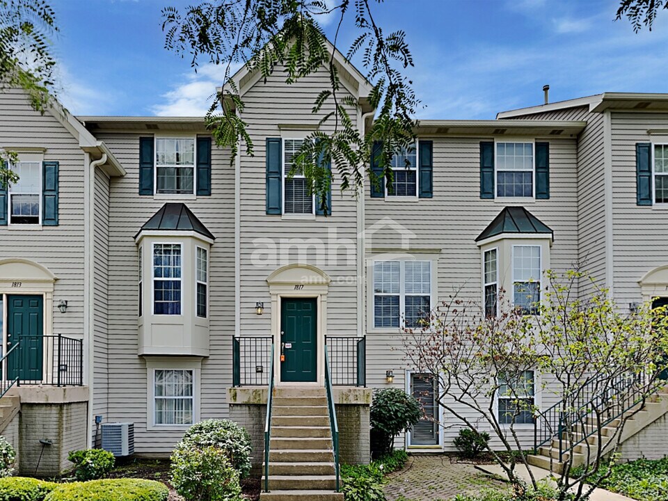 1817 Grandview Pl in Montgomery, IL - Building Photo
