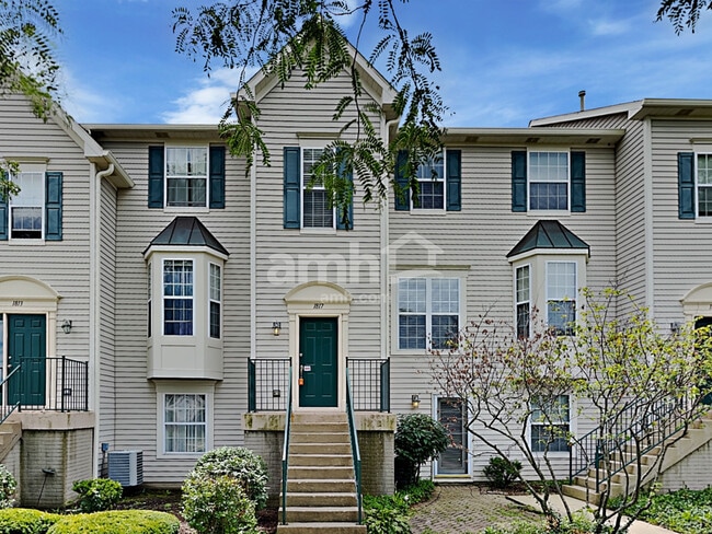 1817 Grandview Pl