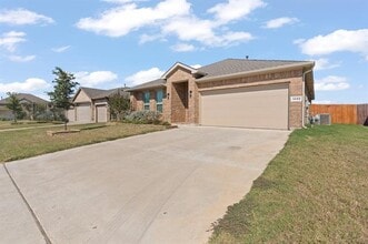 1402 Fremont Trl in Cleburne, TX - Building Photo - Building Photo