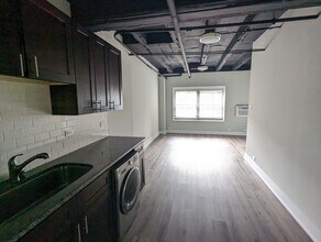 725 Saint Johns Ave, Unit 21 in Highland Park, IL - Foto de edificio - Building Photo