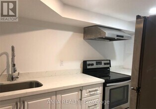 1 Brewsland Crescent in Markham, ON - Building Photo - Building Photo