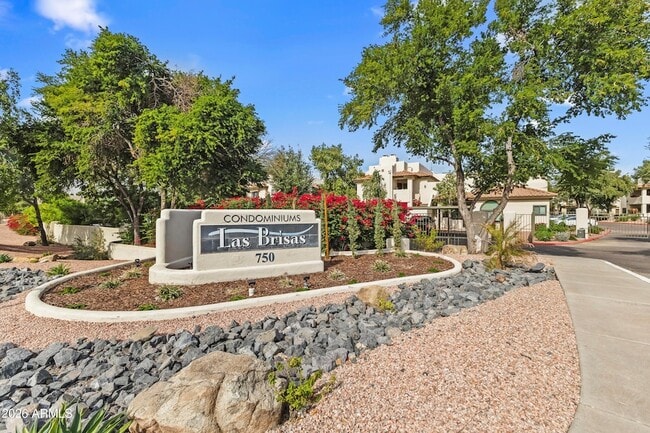 750 E Northern Ave, Unit 2044 in Phoenix, AZ - Foto de edificio - Building Photo