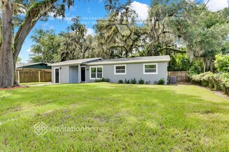 1325 Braebury Dr in Leesburg, FL - Foto de edificio - Building Photo