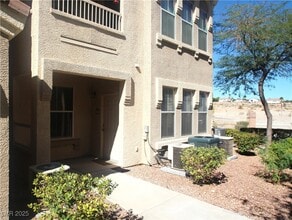 10550 W Alexander Rd in Las Vegas, NV - Building Photo - Building Photo
