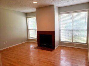 1901 N Fitzhugh Ave, Unit 12 in Dallas, TX - Building Photo - Building Photo