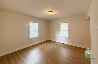 1206 W Bramlett Rd in Greenville, SC - Building Photo - Building Photo