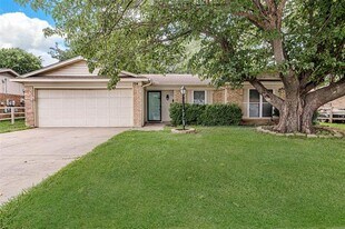 724 Sue Ann Ln in Burleson, TX - Building Photo