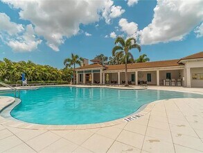 19321 Nearpoint Dr in Venice, FL - Building Photo - Building Photo
