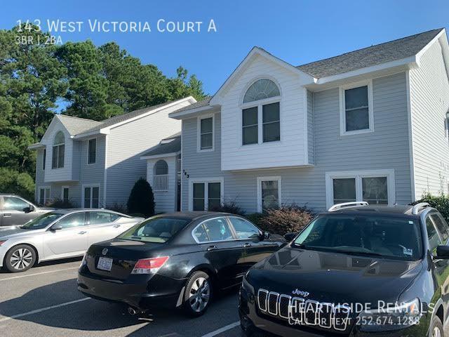 property at 143 W Victoria Ct