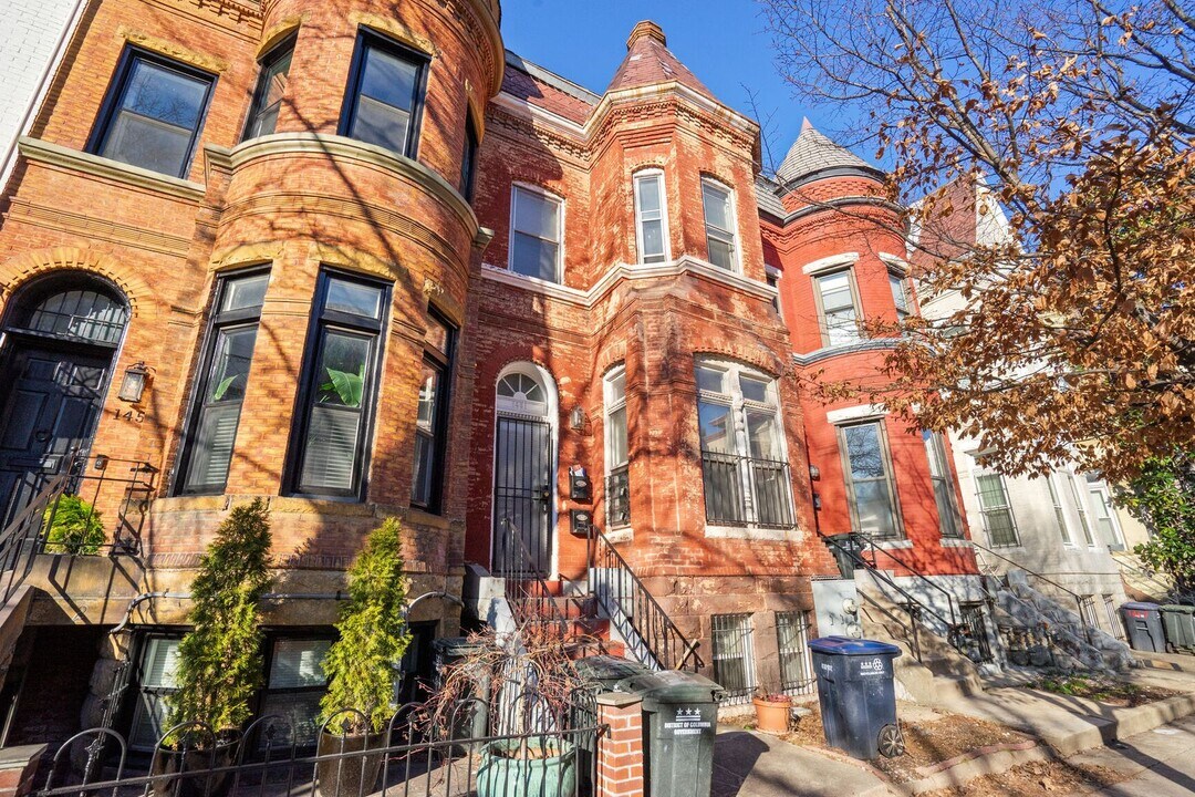 1451 W St NW in Washington, DC - Building Photo