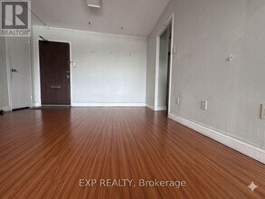 20 Forest Manor Rd in Toronto, ON - Building Photo - Building Photo