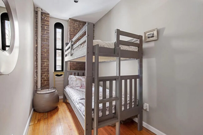 10 W 93rd St in New York, NY - Building Photo - Building Photo