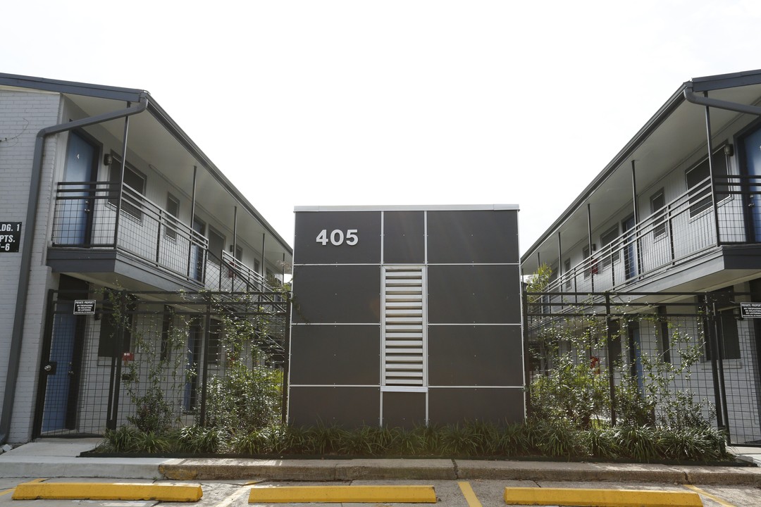 Hawthorne Apartments in Houston, TX - Building Photo