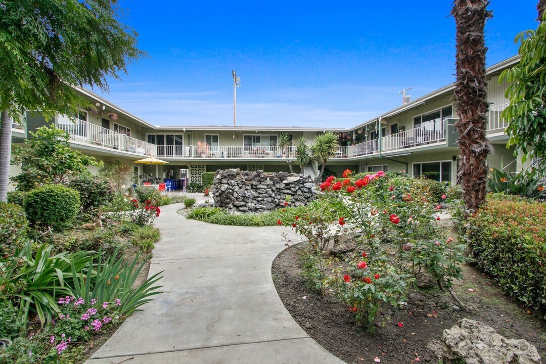 939 E Appleton St in Long Beach, CA - Foto de edificio