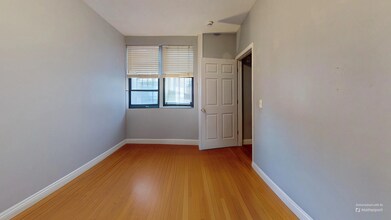 330 1/2 E St in Boston, MA - Foto de edificio - Building Photo