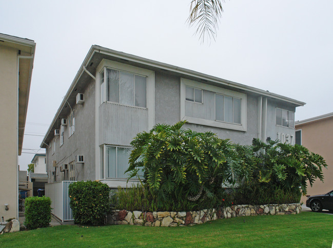 1037 S Holt Ave in Los Angeles, CA - Building Photo - Building Photo