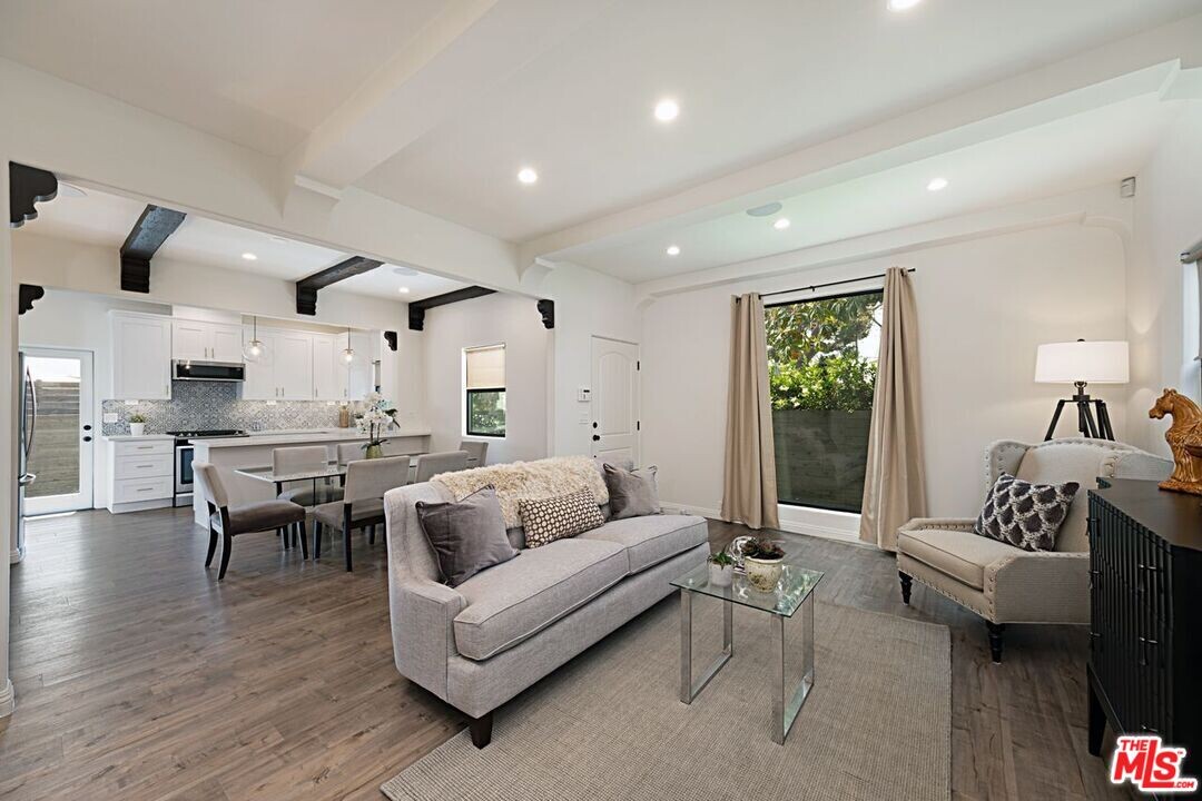 8961 Cadillac Ave in Los Angeles, CA - Building Photo