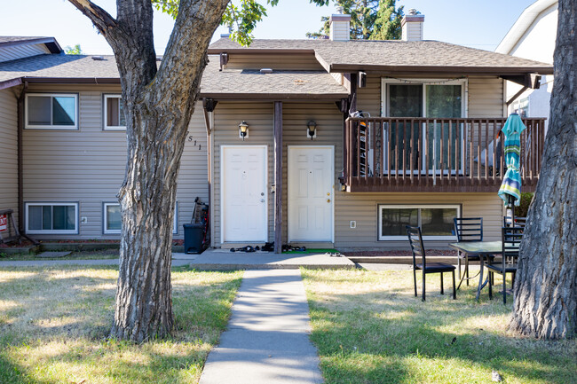 7511 41 Av NW in Calgary, AB - Building Photo - Building Photo
