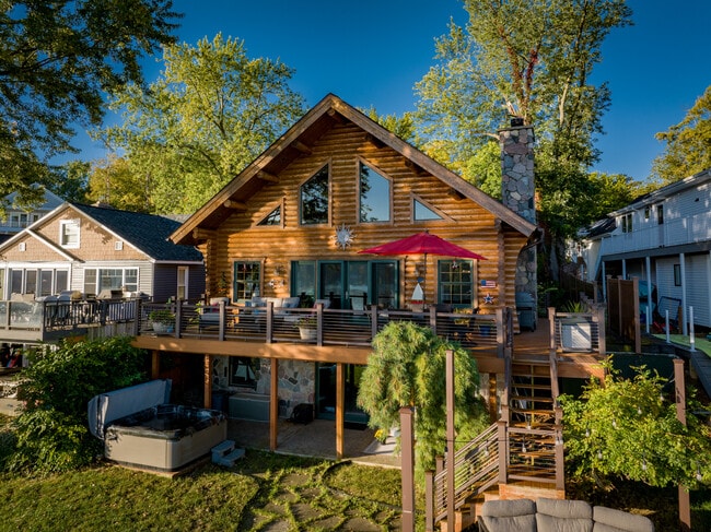 property at 6764 Kitson Dr NE
