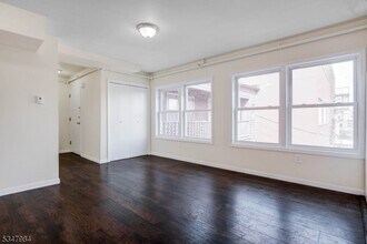 83 Summit Ave in Summit, NJ - Building Photo - Building Photo