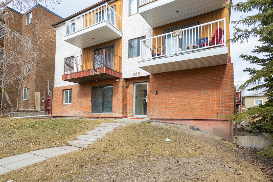 338 2 Av NE in Calgary, AB - Building Photo