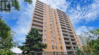 2721 Victoria Park Ave in Toronto, ON - Building Photo