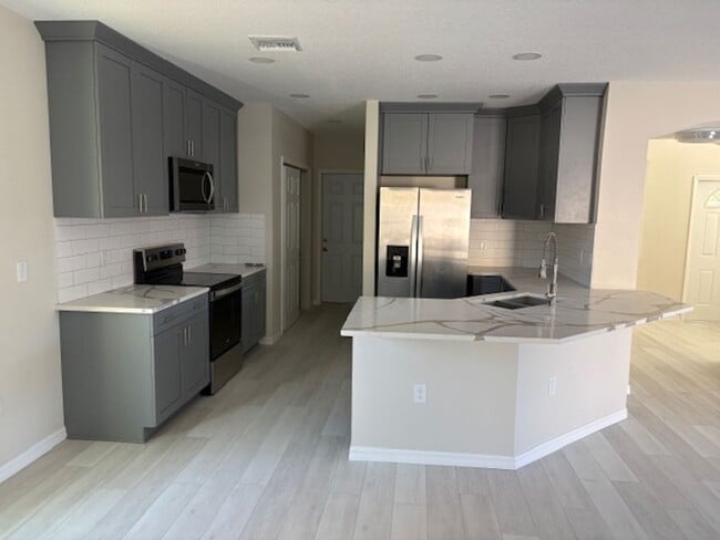 13826 Crater Cir in Hudson, FL - Building Photo - Building Photo