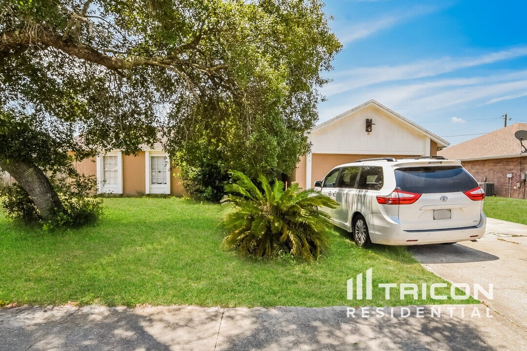1213 Anderson St in Deltona, FL - Building Photo