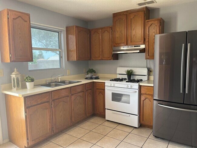 821 Chalan Dr in Laredo, TX - Building Photo - Building Photo