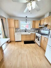 1595 Oregon Trl in Elk Grove Village, IL - Foto de edificio - Building Photo